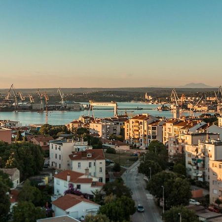 Top Floor Modern Apartment With Incredible Views Pula Buitenkant foto