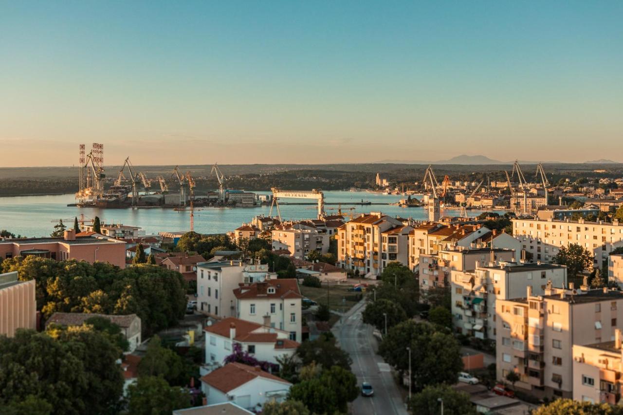 Top Floor Modern Apartment With Incredible Views Pula Buitenkant foto
