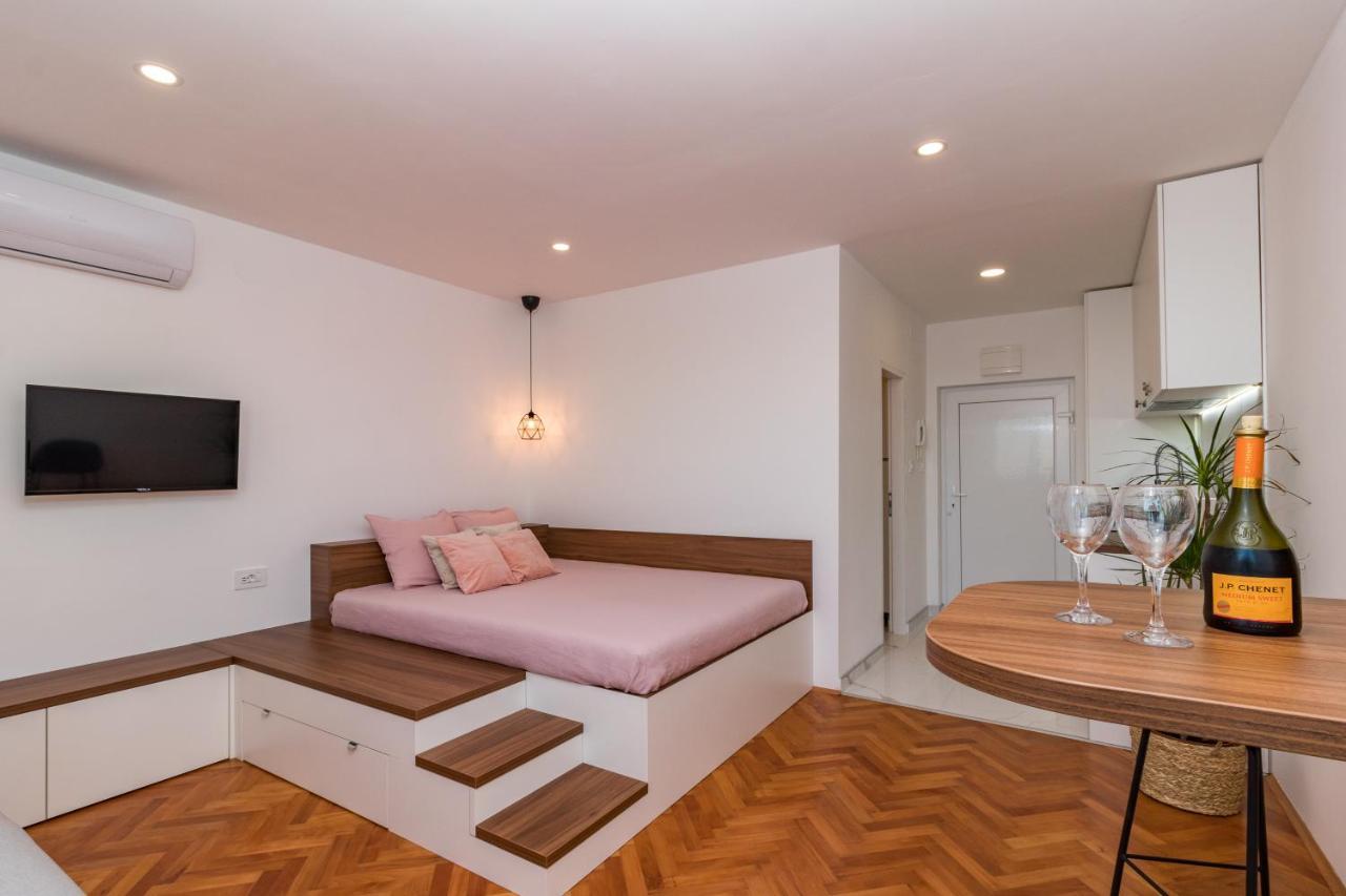 Top Floor Modern Apartment With Incredible Views Pula Buitenkant foto